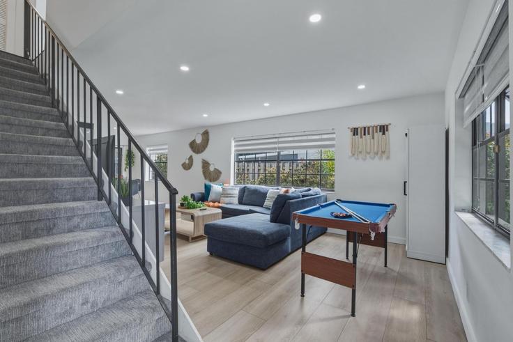 Elegant gestaltetes Wohnzimmer mit moderner Einrichtung in einer Wohnung im Building Southwest 14th Court - foxstays-llc - 1475657 in Fort Lauderdale, Fort Lauderdale Elegant gestaltetes Wohnzimmer mit moderner Einrichtung in einer Wohnung im Building Southwest 14th Court - foxstays-llc - 1475657 in Fort Lauderdale, Fort Lauderdale