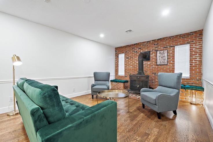 Elegante sala de estar con mobiliario moderno en un apartamento en Building Essex Drive - fpb-investment-properties - 1631325 en Wellington, Wellington Elegante sala de estar con mobiliario moderno en un apartamento en Building Essex Drive - fpb-investment-properties - 1631325 en Wellington, Wellington