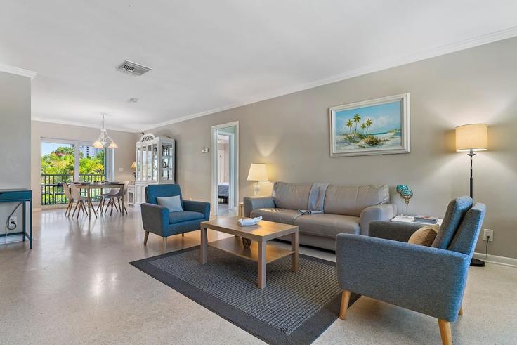 Riviera Beach, Riviera Beach에 위치한 Building Park Avenue - fpb-investment-properties - 1631336 유닛의 세련된 인테리어가 돋보이는 거실 Riviera Beach, Riviera Beach에 위치한 Building Park Avenue - fpb-investment-properties - 1631336 유닛의 세련된 인테리어가 돋보이는 거실