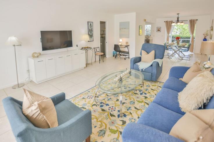Riviera Beach, Riviera Beach에 위치한 Building Park Avenue - fpb-investment-properties - 1631334 유닛의 세련된 인테리어가 돋보이는 거실 Riviera Beach, Riviera Beach에 위치한 Building Park Avenue - fpb-investment-properties - 1631334 유닛의 세련된 인테리어가 돋보이는 거실