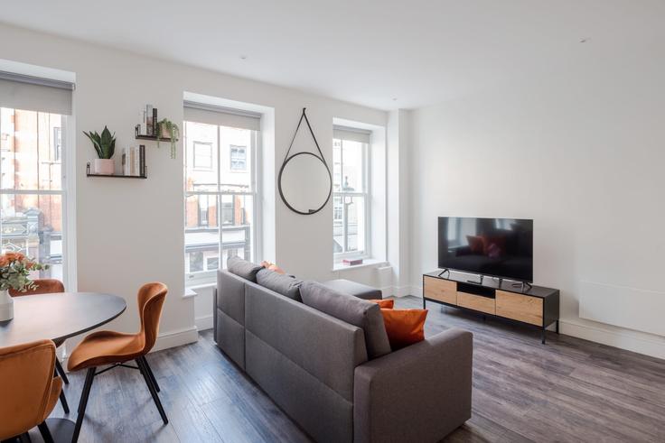 City of Westminster, London에 위치한 Building Foley Street - frankiesays - 1028606 - LON 아파트의 세련된 인테리어가 돋보이는 거실