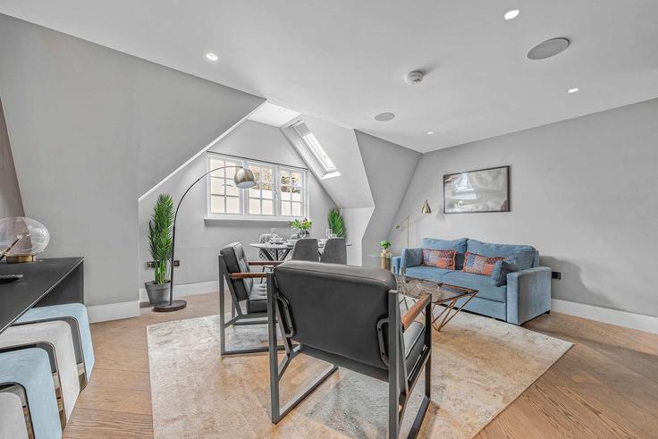 London City of WestminsterのBuilding Bateman Street - frankiesays - 1298280 - LONのアパートメントにある、モダンな家具を備えたエレガントなデザインのリビングルーム