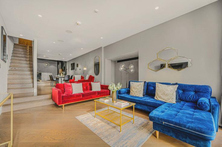 City of Westminster, London에 위치한 Building Royalty Mews - frankiesays - 1298284 - LON 유닛의 세련된 인테리어가 돋보이는 거실 City of Westminster, London에 위치한 Building Royalty Mews - frankiesays - 1298284 - LON 유닛의 세련된 인테리어가 돋보이는 거실