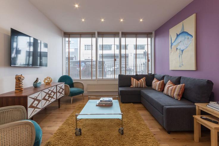 London City of WestminsterのBuilding Warren Street - frankiesays - 1028574 - LONのアパートメントにある、モダンな家具を備えたエレガントなデザインのリビングルーム London City of WestminsterのBuilding Warren Street - frankiesays - 1028574 - LONのアパートメントにある、モダンな家具を備えたエレガントなデザインのリビングルーム