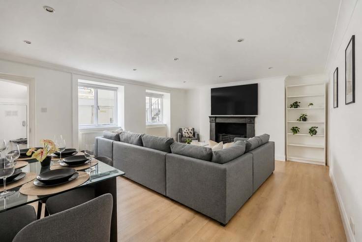 London City of WestminsterのBuilding Whitfield Street - frankiesays - 1628862のアパートメントにある、モダンな家具を備えたエレガントなデザインのリビングルーム London City of WestminsterのBuilding Whitfield Street - frankiesays - 1628862のアパートメントにある、モダンな家具を備えたエレガントなデザインのリビングルーム