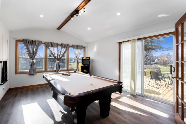 Elegant gestaltetes Wohnzimmer mit moderner Einrichtung in einer Wohnung im Building Auburn Avenue - freestand-home-solutions - 1285078 - CHI in Naperville, Naperville Elegant gestaltetes Wohnzimmer mit moderner Einrichtung in einer Wohnung im Building Auburn Avenue - freestand-home-solutions - 1285078 - CHI in Naperville, Naperville