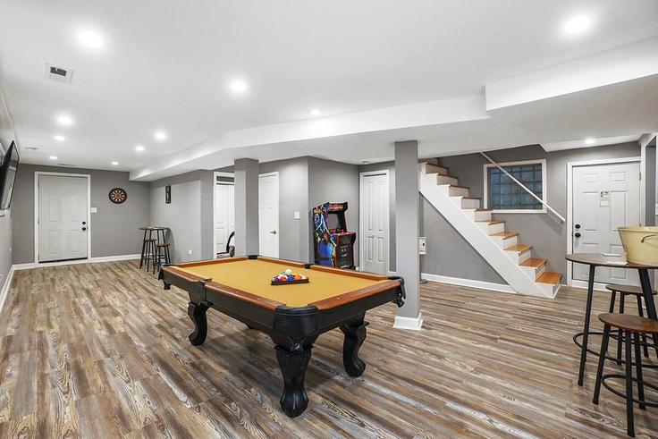 Salle de séjour élégante avec mobilier moderne dans un appartement à Building South King Drive - freestand-home-solutions - 1298094 - CHI à Chicago, Chicago