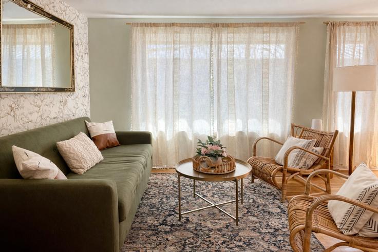 Elegante sala de estar con mobiliario moderno en un apartamento en Building 3rd Avenue Northwest - fremont-bespoke - 1611709 en Seattle, Seattle Elegante sala de estar con mobiliario moderno en un apartamento en Building 3rd Avenue Northwest - fremont-bespoke - 1611709 en Seattle, Seattle