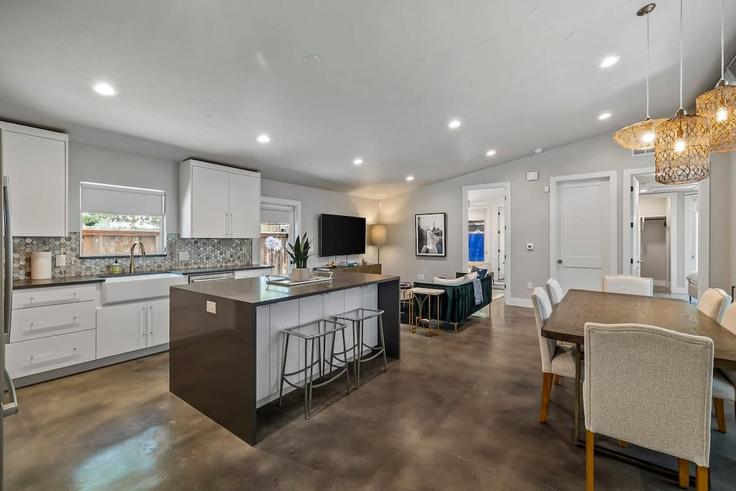 7 bedroom furnished apartment in Kinney Road 1262280P, Austin, Austin, photo 1