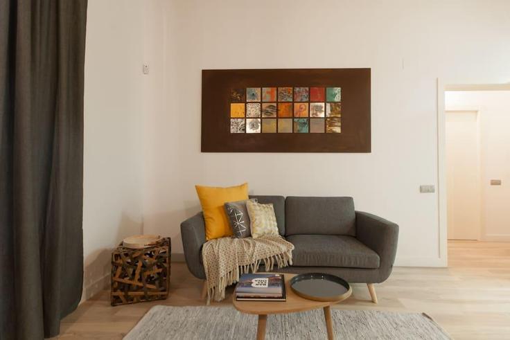 Barcelona Ciutat VellaのBuilding Carrer d'en Serra - fridaysflats - 1034846 - BCNのアパートメントにある、モダンな家具を備えたエレガントなデザインのリビングルーム Barcelona Ciutat VellaのBuilding Carrer d'en Serra - fridaysflats - 1034846 - BCNのアパートメントにある、モダンな家具を備えたエレガントなデザインのリビングルーム