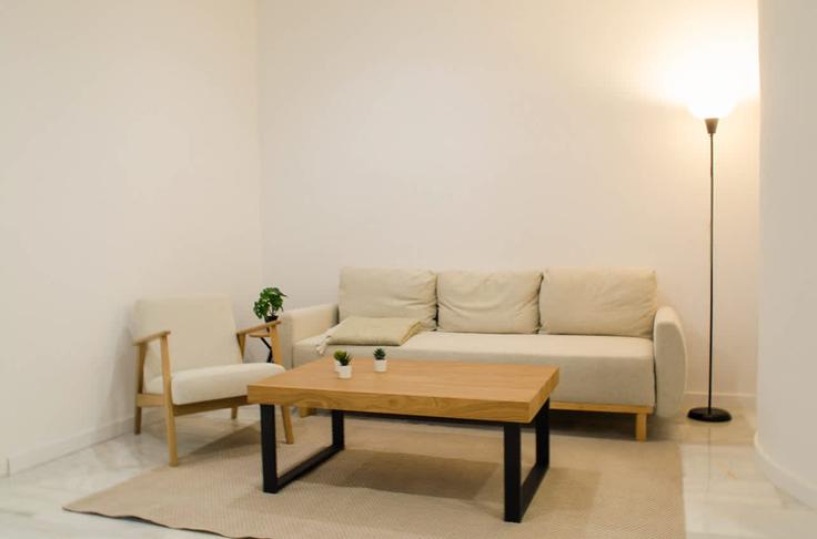 Elegant gestaltetes Wohnzimmer mit moderner Einrichtung in einer Wohnung im Building Alameda de Capuchinos - frontier-residences - 1533533 in Centro, Málaga