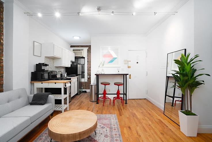 Manhattan, New York에 위치한 Building 1st Avenue - frotas-furnished-corp - 1473156 유닛의 세련된 인테리어가 돋보이는 거실