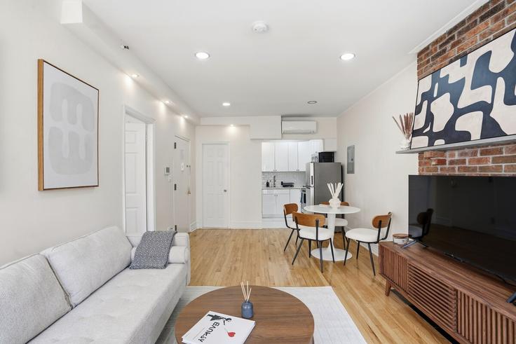 Manhattan, New York에 위치한 Building Lexington Avenue - frotas-furnished-corp - 1473157 유닛의 세련된 인테리어가 돋보이는 거실