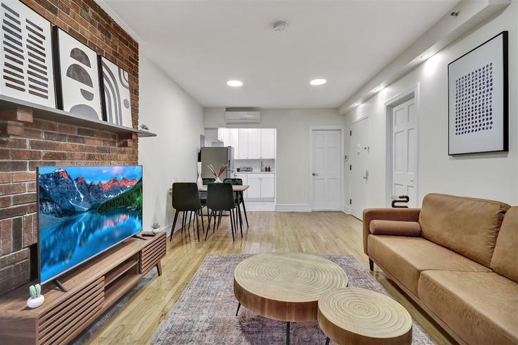 Manhattan, New York에 위치한 Building East 102nd Street - frotas-furnished-corp - 1473163 유닛의 세련된 인테리어가 돋보이는 거실