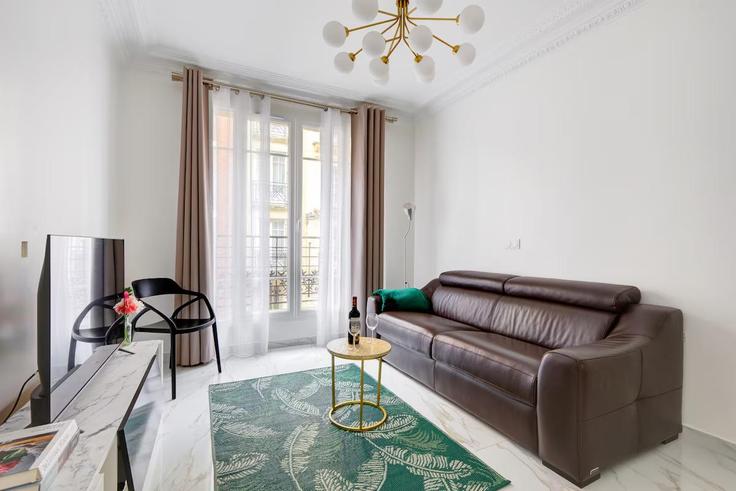 12th arrondissement, Paris에 위치한 Building Boulevard de Reuilly - full-concierge - 1285680 - PAR 아파트의 세련된 인테리어가 돋보이는 거실 12th arrondissement, Paris에 위치한 Building Boulevard de Reuilly - full-concierge - 1285680 - PAR 아파트의 세련된 인테리어가 돋보이는 거실