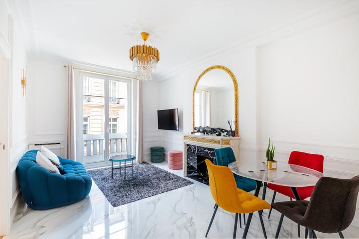 Paris 8th arrondissementのBuilding Rue Quentin Bauchart - full-concierge - 1516039のアパートメントにある、モダンな家具を備えたエレガントなデザインのリビングルーム