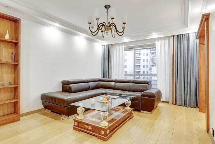 Elegant gestaltetes Wohnzimmer mit moderner Einrichtung in einer Wohnung im Building Villa Curial - full-concierge - 1397584 in 19th arrondissement, Paris Elegant gestaltetes Wohnzimmer mit moderner Einrichtung in einer Wohnung im Building Villa Curial - full-concierge - 1397584 in 19th arrondissement, Paris