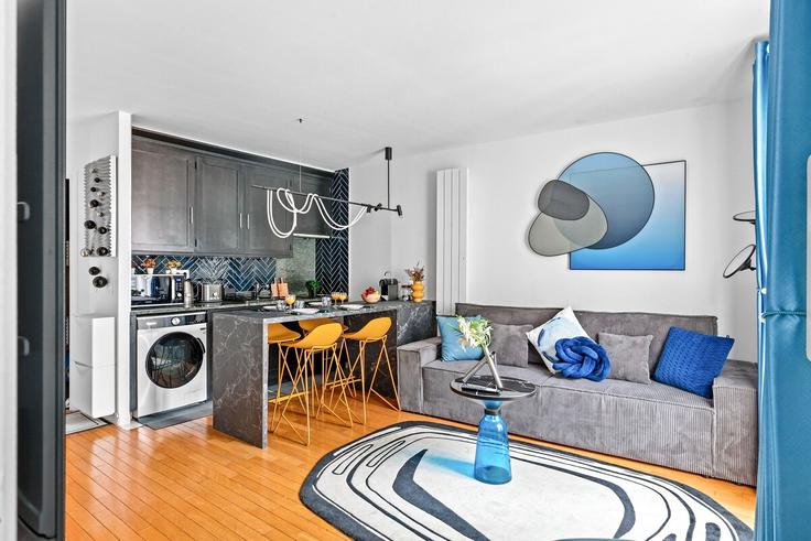 11th arrondissement, Paris에 위치한 Building Rue de Lappe - full-concierge - 1620617 유닛의 세련된 인테리어가 돋보이는 거실 11th arrondissement, Paris에 위치한 Building Rue de Lappe - full-concierge - 1620617 유닛의 세련된 인테리어가 돋보이는 거실