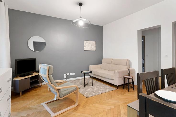 Elegant gestaltetes Wohnzimmer mit moderner Einrichtung in einer Wohnung im Building Boulevard Garibaldi - full-concierge - 1285678 - PAR in 7th arrondissement, Paris