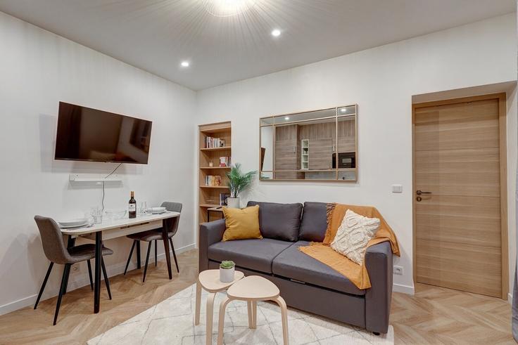 5th arrondissement, Paris에 위치한 Building Rue du Fer à Moulin - full-concierge - 1512989 유닛의 세련된 인테리어가 돋보이는 거실 5th arrondissement, Paris에 위치한 Building Rue du Fer à Moulin - full-concierge - 1512989 유닛의 세련된 인테리어가 돋보이는 거실
