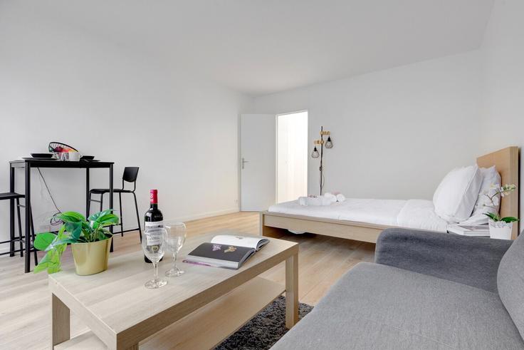 Elegant gestaltetes Wohnzimmer mit moderner Einrichtung in einer Wohnung im Building Rue Raymond Radiguet - full-concierge - 1513004 in 19th arrondissement, Paris Elegant gestaltetes Wohnzimmer mit moderner Einrichtung in einer Wohnung im Building Rue Raymond Radiguet - full-concierge - 1513004 in 19th arrondissement, Paris