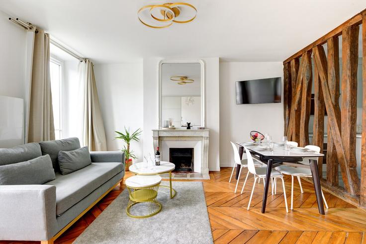 Elegant gestaltetes Wohnzimmer mit moderner Einrichtung in einer Wohnung im Building Place du Châtelet - full-concierge - 1285681 - PAR in 1st arrondissement, Paris