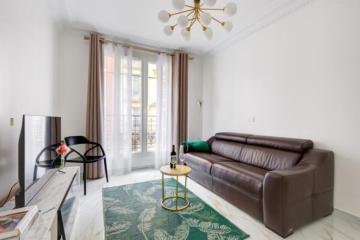 Salle de séjour élégante avec mobilier moderne dans un appartement à Building Boulevard de Reuilly - full-concierge - 1285680 - PAR à 12th arrondissement, Paris Salle de séjour élégante avec mobilier moderne dans un appartement à Building Boulevard de Reuilly - full-concierge - 1285680 - PAR à 12th arrondissement, Paris