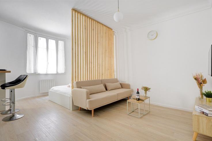 Sala de estar elegantemente projetada com móveis modernos em um apartamento no Building Boulevard Montmartre - full-concierge - 1512990 em 9th arrondissement, Paris Sala de estar elegantemente projetada com móveis modernos em um apartamento no Building Boulevard Montmartre - full-concierge - 1512990 em 9th arrondissement, Paris