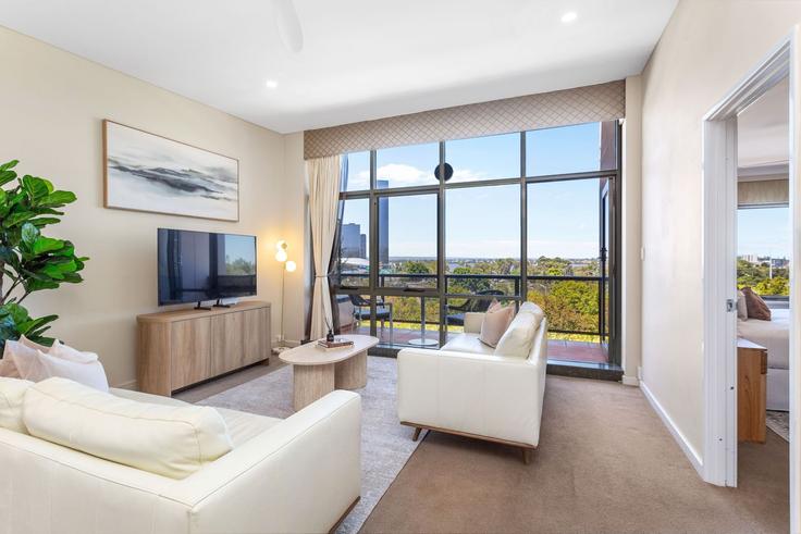 Elegante sala de estar con mobiliario moderno en un apartamento en Building Mounts Bay Road - full-house-management - 1648297 en Perth, Perth Elegante sala de estar con mobiliario moderno en un apartamento en Building Mounts Bay Road - full-house-management - 1648297 en Perth, Perth