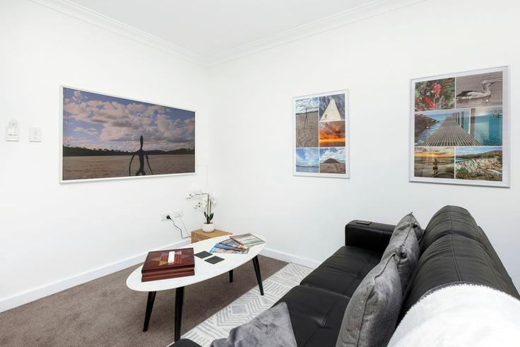 Elegante sala de estar con mobiliario moderno en un apartamento en Building Mounts Bay Road - full-house-management - 1304247 - AUS en Perth, Perth Elegante sala de estar con mobiliario moderno en un apartamento en Building Mounts Bay Road - full-house-management - 1304247 - AUS en Perth, Perth