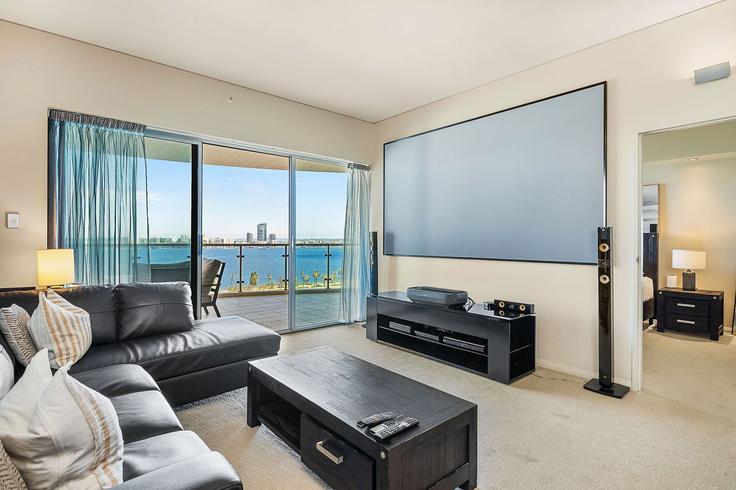 Sala de estar elegantemente projetada com móveis modernos em um apartamento no Building Adelaide Terrace - full-house-management - 1304239 - AUS em Perth, Perth