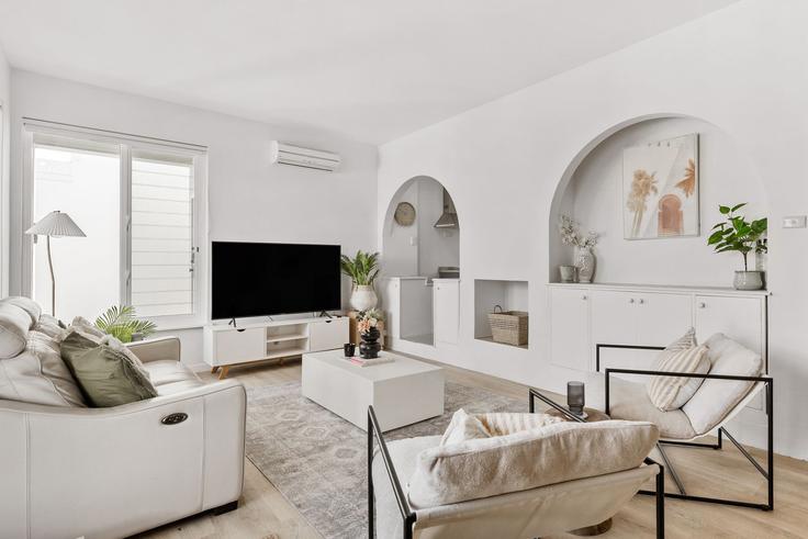 Elegant gestaltetes Wohnzimmer mit moderner Einrichtung in einer Wohnung im Building Arcadia Place - full-house-management - 1304248 - AUS in Shoalwater, Perth Elegant gestaltetes Wohnzimmer mit moderner Einrichtung in einer Wohnung im Building Arcadia Place - full-house-management - 1304248 - AUS in Shoalwater, Perth