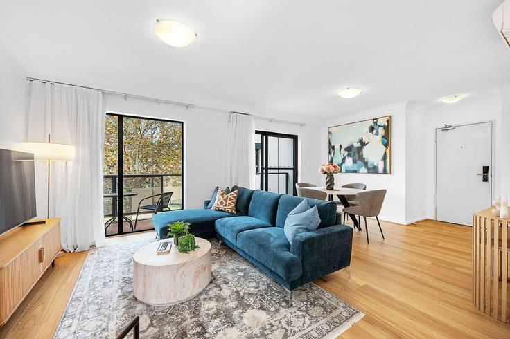 Elegante sala de estar con mobiliario moderno en un apartamento en Building Mounts Bay Road - full-house-management - 1304257 - AUS en Perth, Perth