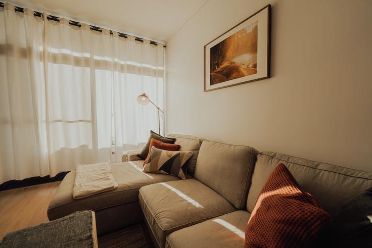 Elegante sala de estar con mobiliario moderno en un apartamento en Building Beaufort Street - full-house-management - 1304244 - AUS en Perth, Perth Elegante sala de estar con mobiliario moderno en un apartamento en Building Beaufort Street - full-house-management - 1304244 - AUS en Perth, Perth