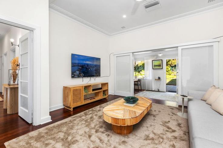 Elegante sala de estar con mobiliario moderno en un apartamento en Building Minora Road - full-house-management - 1648305 en Dalkeith, Perth Elegante sala de estar con mobiliario moderno en un apartamento en Building Minora Road - full-house-management - 1648305 en Dalkeith, Perth