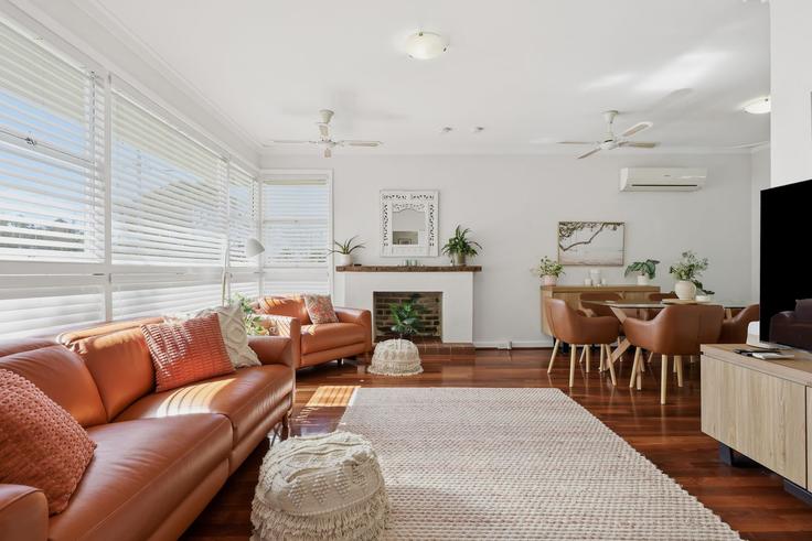Elegante sala de estar con mobiliario moderno en un apartamento en Building Cygnus Street - full-house-management - 1648299 en Rockingham, Perth Elegante sala de estar con mobiliario moderno en un apartamento en Building Cygnus Street - full-house-management - 1648299 en Rockingham, Perth