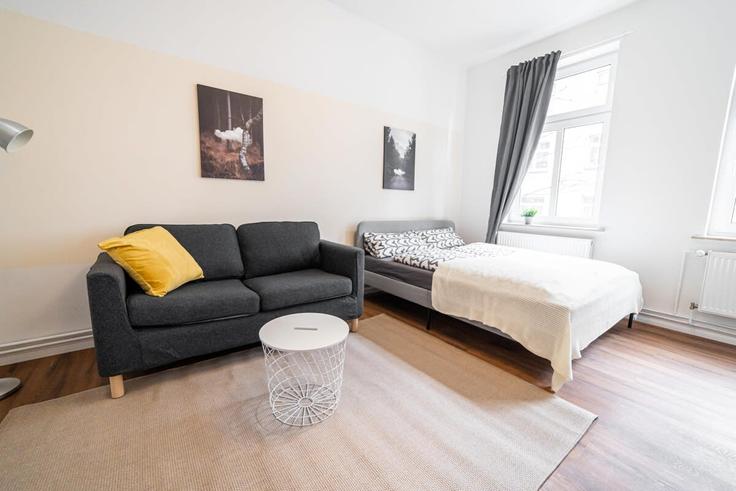 Halle (Saale), Halle (Saale)에 위치한 Building Nickel-Hoffmann-Straße - full-house-real-estate-gmbh - 1381786 유닛의 세련된 인테리어가 돋보이는 거실