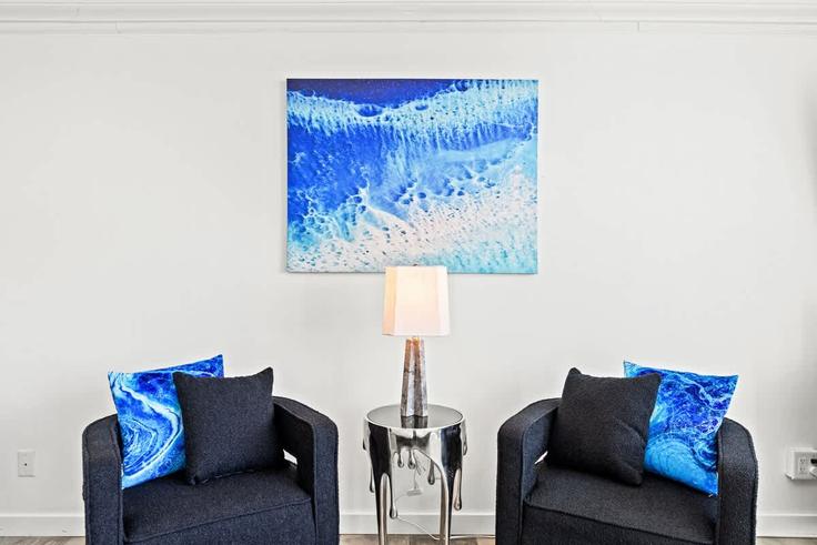 Elegant gestaltetes Wohnzimmer mit moderner Einrichtung in einer Wohnung im Building South Thomas Drive - funquest - 1354924 in Panama City Beach, Panama City Beach Elegant gestaltetes Wohnzimmer mit moderner Einrichtung in einer Wohnung im Building South Thomas Drive - funquest - 1354924 in Panama City Beach, Panama City Beach