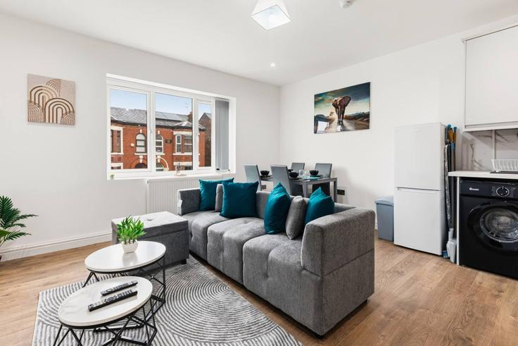 Stockport Metropolitan Borough of StockportのBuilding Shaw Heath - furnished-accommodation - 1571302のアパートメントにある、モダンな家具を備えたエレガントなデザインのリビングルーム