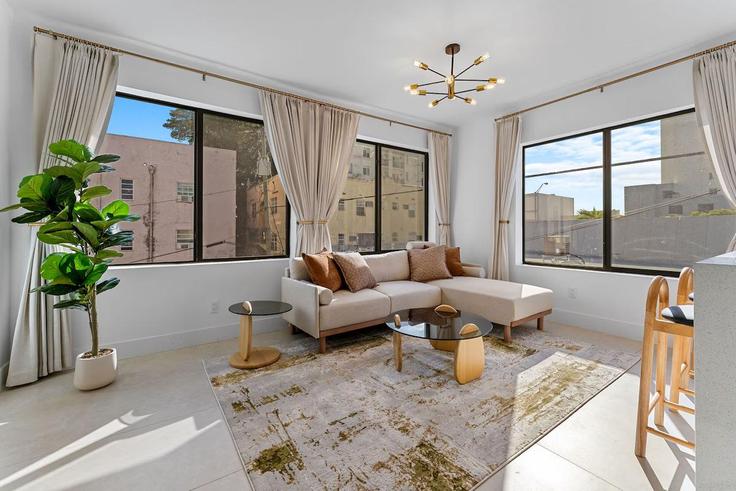 Elegant gestaltetes Wohnzimmer mit moderner Einrichtung in einer Wohnung im Building Southwest 3rd Street - furnished-rentals - 1388870 in Miami, Miami Elegant gestaltetes Wohnzimmer mit moderner Einrichtung in einer Wohnung im Building Southwest 3rd Street - furnished-rentals - 1388870 in Miami, Miami