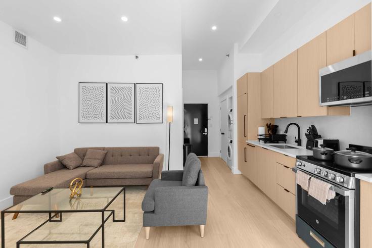 Manhattan, New York에 위치한 Building Saint Marks Place - furnishedclub-guesty - 1319154 아파트의 세련된 인테리어가 돋보이는 거실 Manhattan, New York에 위치한 Building Saint Marks Place - furnishedclub-guesty - 1319154 아파트의 세련된 인테리어가 돋보이는 거실