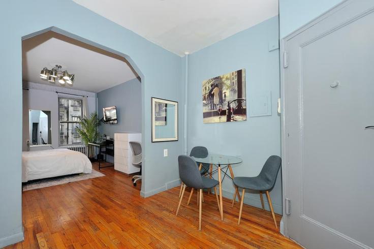 Manhattan, New York에 위치한 Building East 89th Street - furnishedhabitat - 1323902 아파트의 세련된 인테리어가 돋보이는 거실