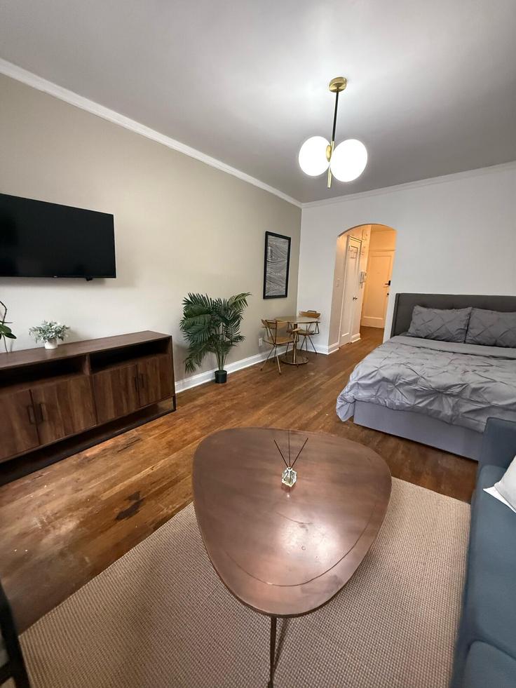 Manhattan, New York 소재 Building 1st Avenue - furnishedhabitat - 1323957 유닛에 마련된, 현대적인 가구로 꾸며진 우아한 디자인의 거실