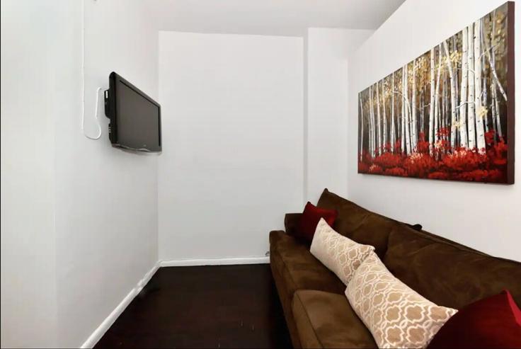 Building 9th Avenue - furnishedhabitat - 1323969 adresindeki bir dairede modern mobilyalarla zarif bir şekilde tasarlanmış oturma odası Manhattan, New York
