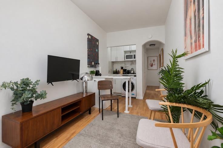 Salle de séjour élégante avec mobilier moderne dans un appartement à Building Lexington Avenue - furnishedhabitat - 1388333 à Manhattan, New York