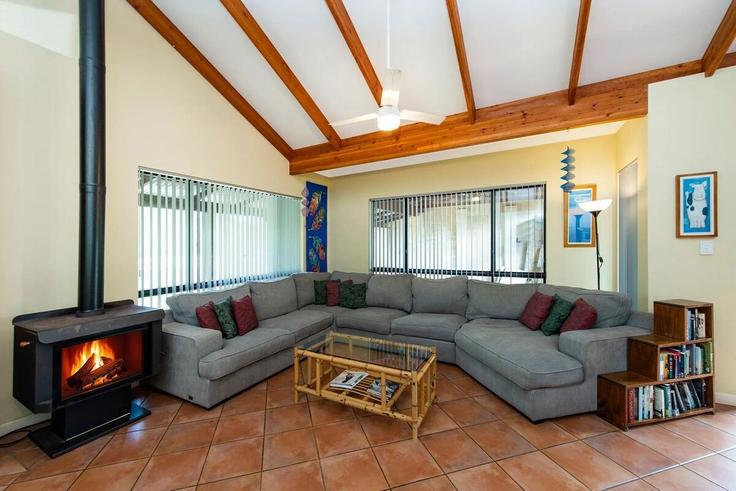 Elegant gestaltetes Wohnzimmer mit moderner Einrichtung in einer Wohnung im Building Sloan Drive - geographe-holiday-homes - 1532423 in Dunsborough, Dunsborough Elegant gestaltetes Wohnzimmer mit moderner Einrichtung in einer Wohnung im Building Sloan Drive - geographe-holiday-homes - 1532423 in Dunsborough, Dunsborough