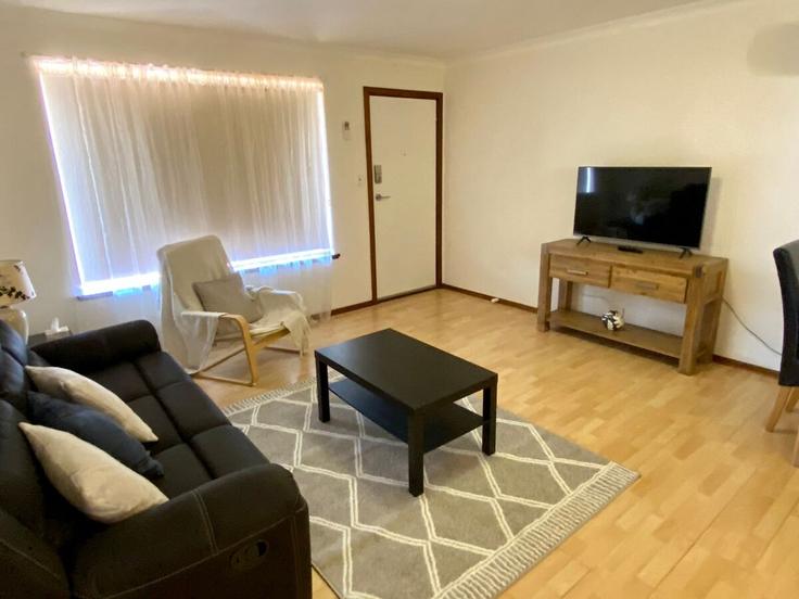 Building Marmion Street - geographe-holiday-homes - 1532469 adresindeki bir dairede modern mobilyalarla zarif bir şekilde tasarlanmış oturma odası East Bunbury, Bunbury