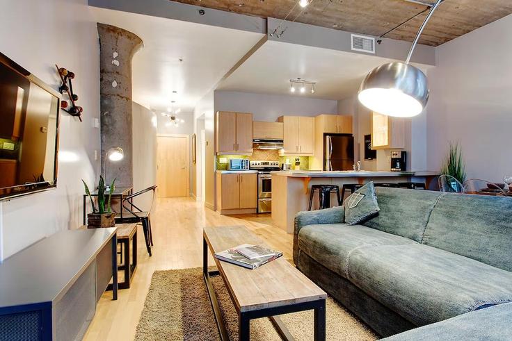 Building Rue Sainte-Catherine Ouest - gesthab - 1293733 - TOR adresindeki bir dairede modern mobilyalarla zarif bir şekilde tasarlanmış oturma odası Ville-Marie, Montreal