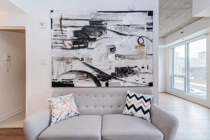 Salle de séjour élégante avec mobilier moderne dans un appartement à Building Boulevard de Maisonneuve Est - gesthab - 1261834 - TOR à Ville-Marie, Montreal