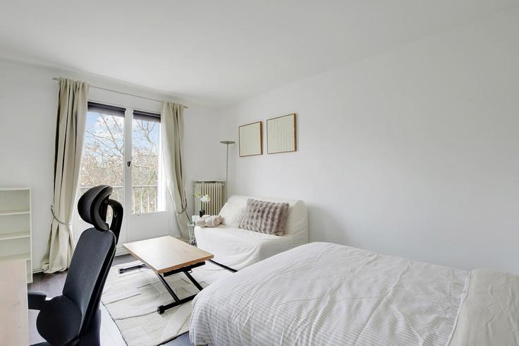 Elegant gestaltetes Wohnzimmer mit moderner Einrichtung in einer Wohnung im Building Boulevard Flandrin - gjr-property - 1344759 in 16th arrondissement, Paris Elegant gestaltetes Wohnzimmer mit moderner Einrichtung in einer Wohnung im Building Boulevard Flandrin - gjr-property - 1344759 in 16th arrondissement, Paris